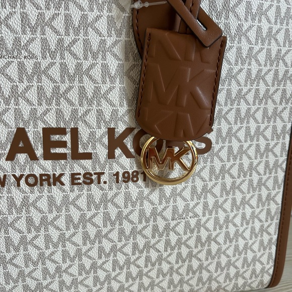 Michael Kors Medium Vanilla Mirella Tote - Picture 5 of 11